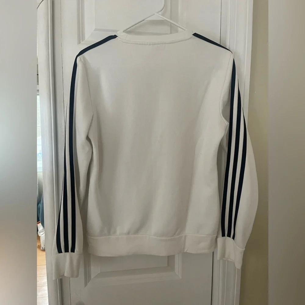 💙Women’s Adidas top/crewneck NEVER WORN - Picture 3 of 3